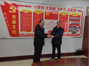 敦煌種業(yè)領(lǐng)導(dǎo)看望慰問公司老干部、老黨員及困難黨員職工